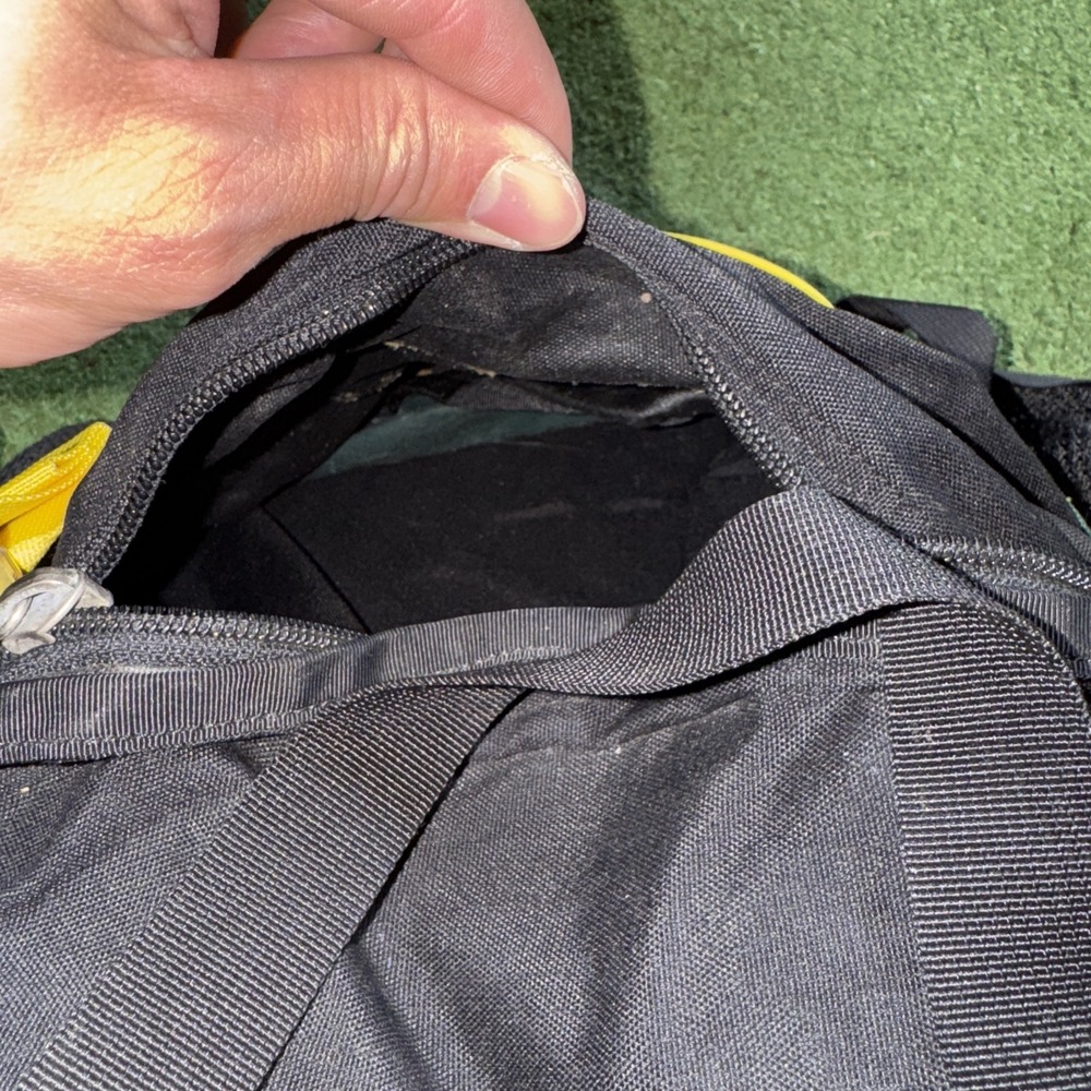 MOUNTAINSMITH Black/Yellow Lumbar‎ Waist Fanny Day Pack Bag Hiking - Picture 9 of 9